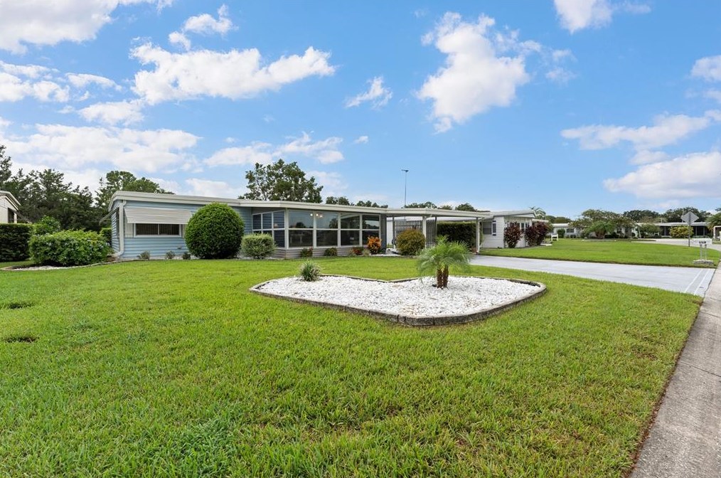 718 Landry Ln, Tavares, FL 32778