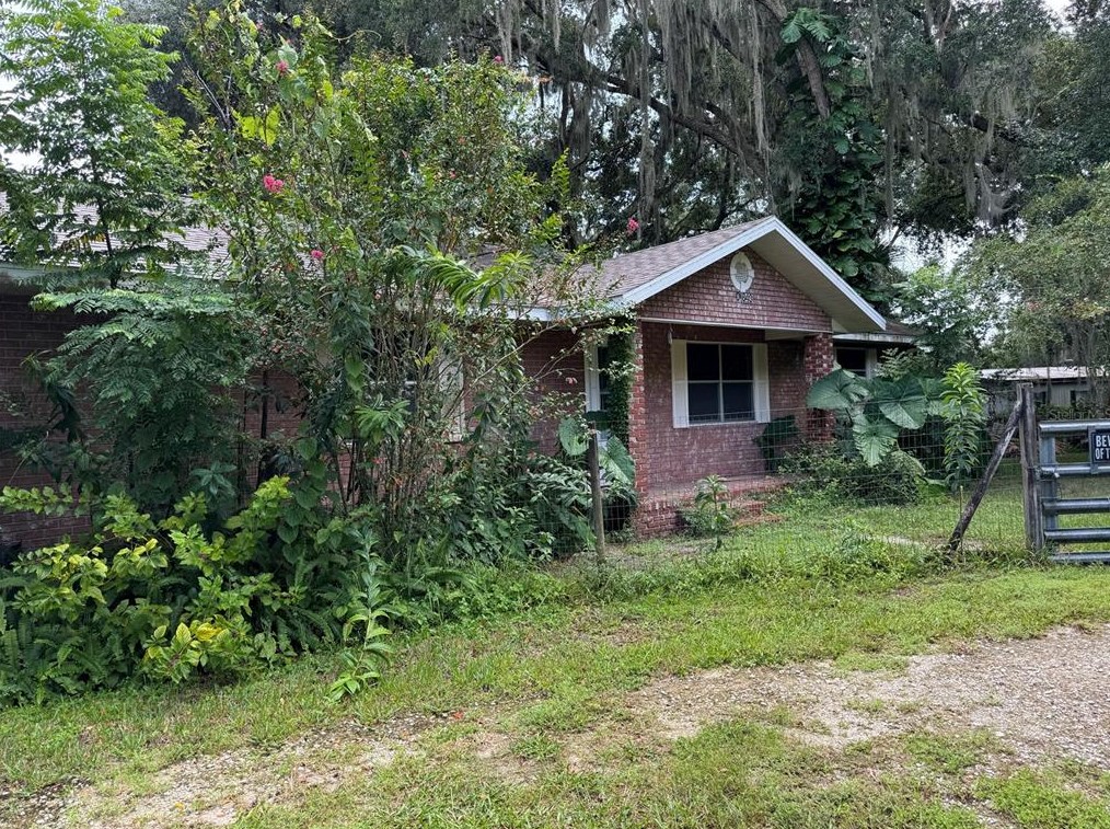 1343 Spring Lake Rd, Fruitland Park, FL 34731