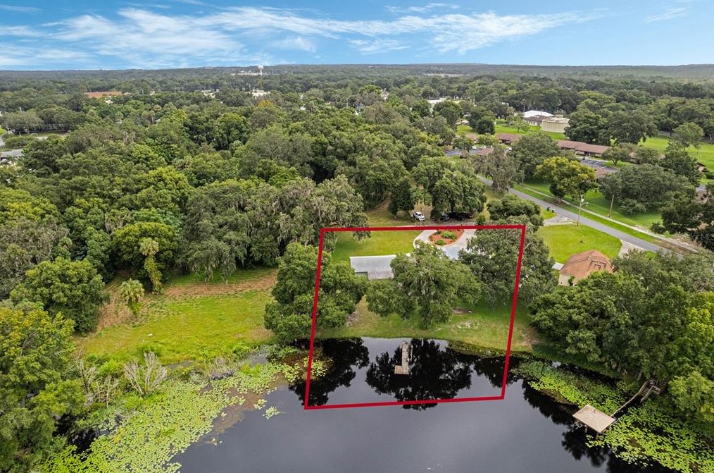 216 E Mirror Lake Dr, Fruitland Park, FL 34731