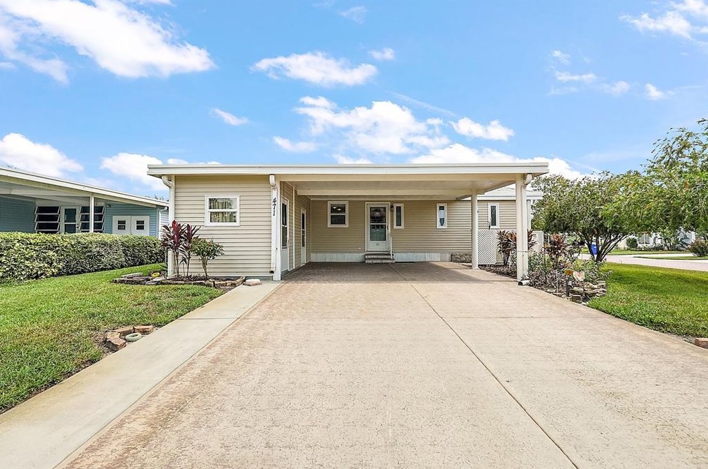 471 Peace Rd, Tavares, FL 32778