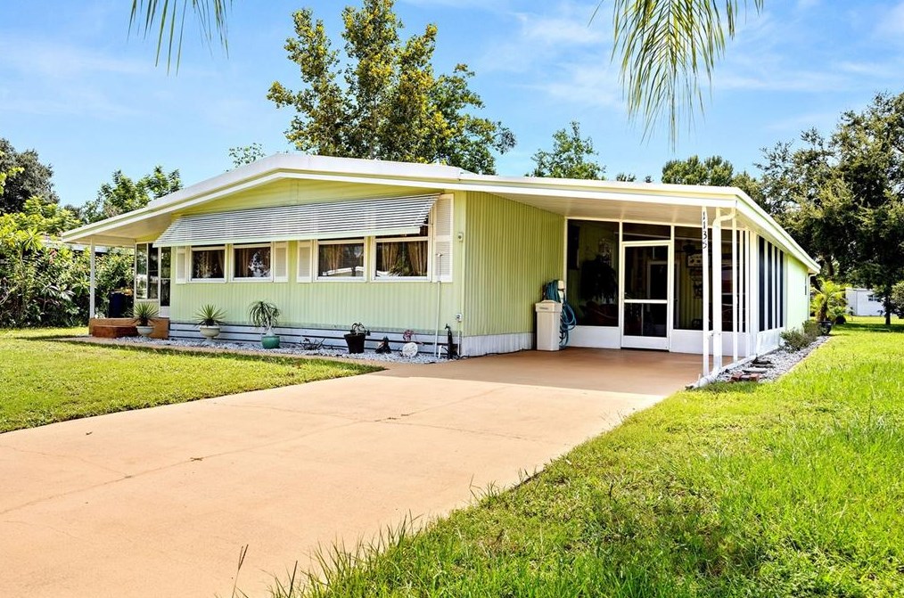 1135 Belmont Cir, Tavares, FL 32778