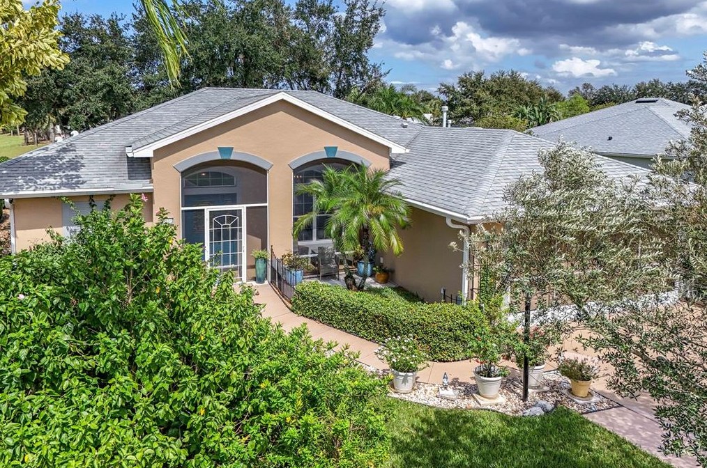 4977 Portsmouth St, Tavares, FL 32778