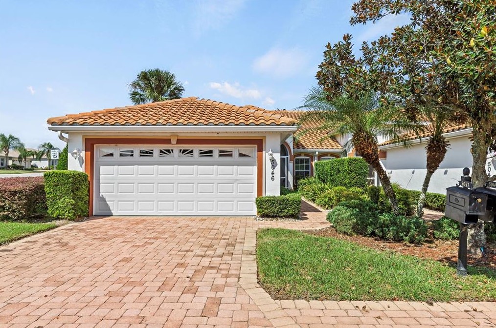 5046 Harbour Dr, Oxford, FL 34484-3779