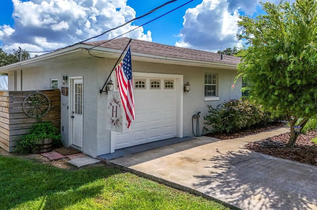 326 N Sunset Dr, Mount Dora, FL 32757