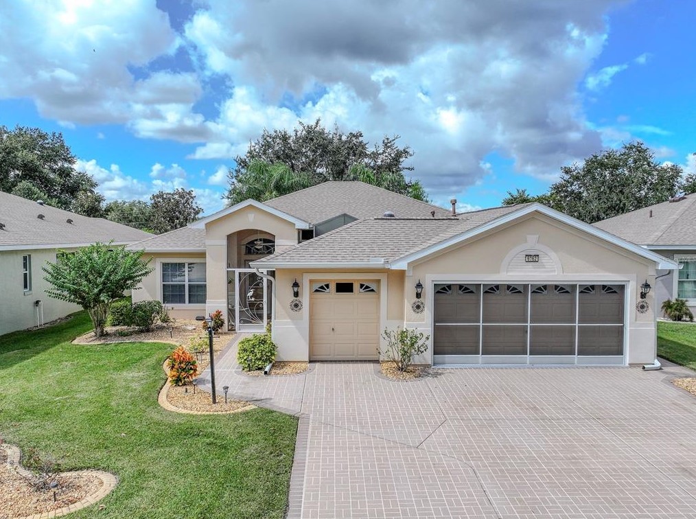 6062 Armada St, Tavares, FL 32778