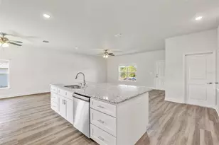 44 W Lynnhaven Pl, Citrus Springs, FL 34434 - Photo 6