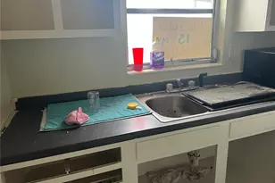 1121 Oakland Dr, Tavares, FL 32778 - Photo 10