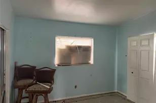 1121 Oakland Dr, Tavares, FL 32778 - Photo 6