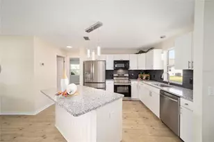 901 Chula Ct, The Villages, FL 32159 - Photo 10