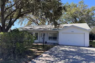 25527 Oak Alley, Leesburg, FL 34748 - Photo 1