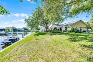14 Clear Ct, Palm Coast, FL 32137 - Photo 2