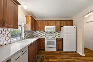 518 Alcazar Ct, The Villages, FL 32159 - Photo 4