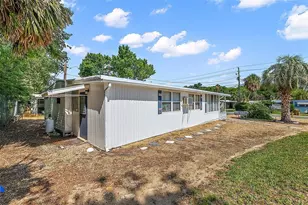 11750 Hickory Ln, Tavares, FL 32778 - Photo 4
