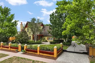 707 S Dixie Dr, Howey in the Hills, FL 34737 - Photo 2