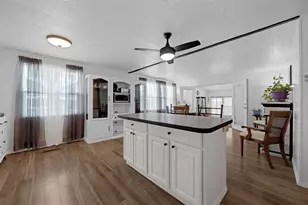 1025 Capella Dr, Tavares, FL 32778 - Photo 16