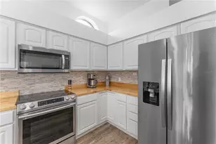 1302 Lopez Ln, The Villages, FL 32159 - Photo 8