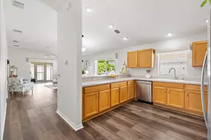 610 Danbury St, The Villages, FL 32162 - Photo 6