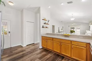 610 Danbury St, The Villages, FL 32162 - Photo 6