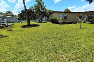 46 Wilderness Dr, Lake Panasoffkee, FL 33538 - Photo 2