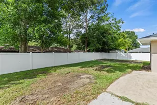 810 Ridge Ave, Wildwood, FL 34785 - Photo 22
