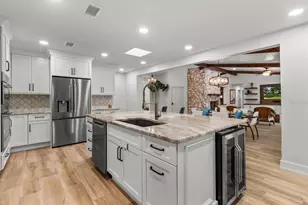 827 SW Kings Bay Dr, Crystal River, FL 34429 - Photo 10