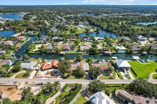 827 SW Kings Bay Dr, Crystal River, FL 34429 - Photo 52