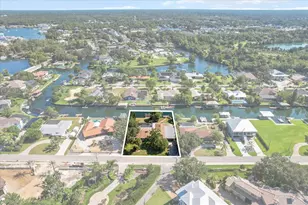 827 SW Kings Bay Dr, Crystal River, FL 34429 - Photo 2