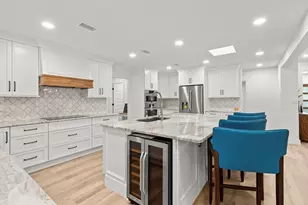 827 SW Kings Bay Dr, Crystal River, FL 34429 - Photo 14