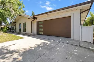 827 SW Kings Bay Dr, Crystal River, FL 34429 - Photo 4