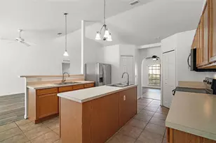 1500 Daybreak Dr, Fruitland Park, FL 34731 - Photo 2