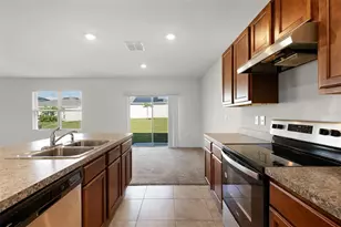 2024 Griffin Oaks Wy, Tavares, FL 32778 - Photo 10