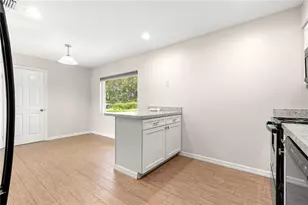 998 Hibiscus St, Lady Lake, FL 32159 - Photo 20