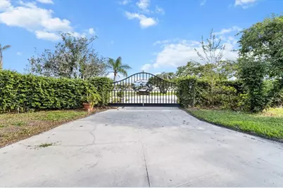 519 NW 7th Avenue, Crystal River, FL 34428 - Photo 4