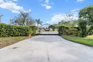 519 NW 7th Ave, Crystal River, FL 34428 - Photo 4