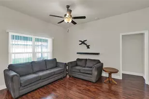 4229 Barnsley Ln, Tavares, FL 32778 - Photo 4