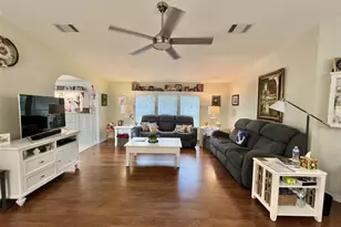 122 Tamarisk Way, Leesburg, FL 34748 - Photo 2