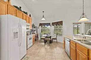 9646 Spring Lake Dr, Clermont, FL 34711 - Photo 10