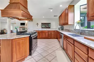 384 E Kings Hwy, Center Hill, FL 33514 - Photo 36