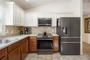 431 Jarquin Way, The Villages, FL 32162 - Photo 6