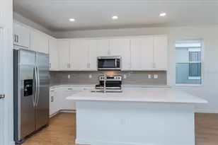 780 Sunshower Dr, Lady Lake, FL 32159 - Photo 8