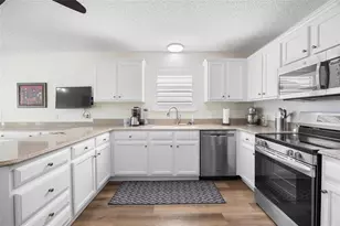 913 Soledad Way, The Villages, FL 32159 - Photo 8