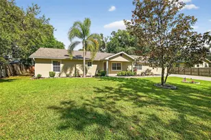 130 N Johns St, Mount Dora, FL 32757 - Photo 2
