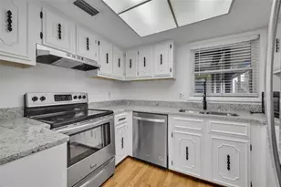 19201 Sandalwood Dr, Wildwood, FL 34785 - Photo 16