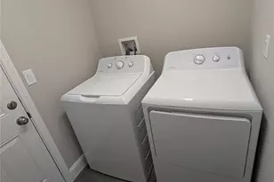 195 Kroll Ln, Lady Lake, FL 32159 - Photo 8