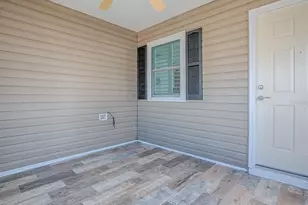 17235 SE 93rd Demoss Ct, The Villages, FL 32162 - Photo 4