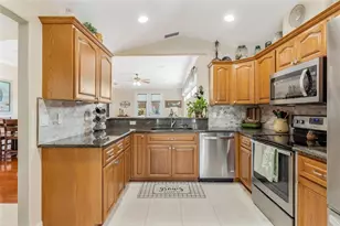 5486 Bounty Cir, Tavares, FL 32778 - Photo 8