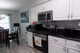 1563 Grove Ct, Tavares, FL 32778 - Photo 2