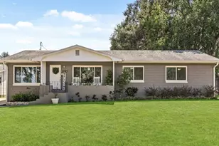 1210 E Caroline St, Tavares, FL 32778 - Photo 2