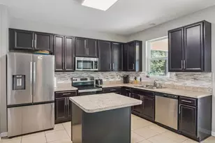 2566 Limerick Cir, Grand Island, FL 32735 - Photo 8