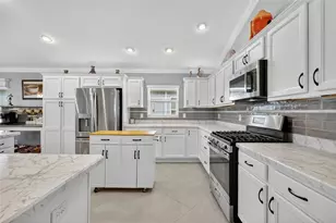 3359 Arlyn Pl, The Villages, FL 32163 - Photo 6